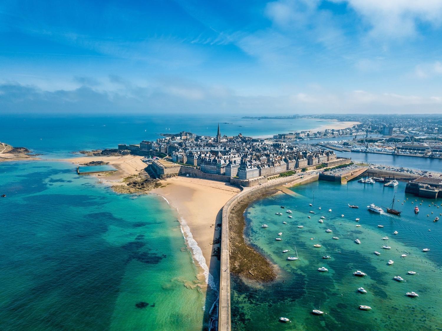 Le littoral et le port de Saint-Malo.