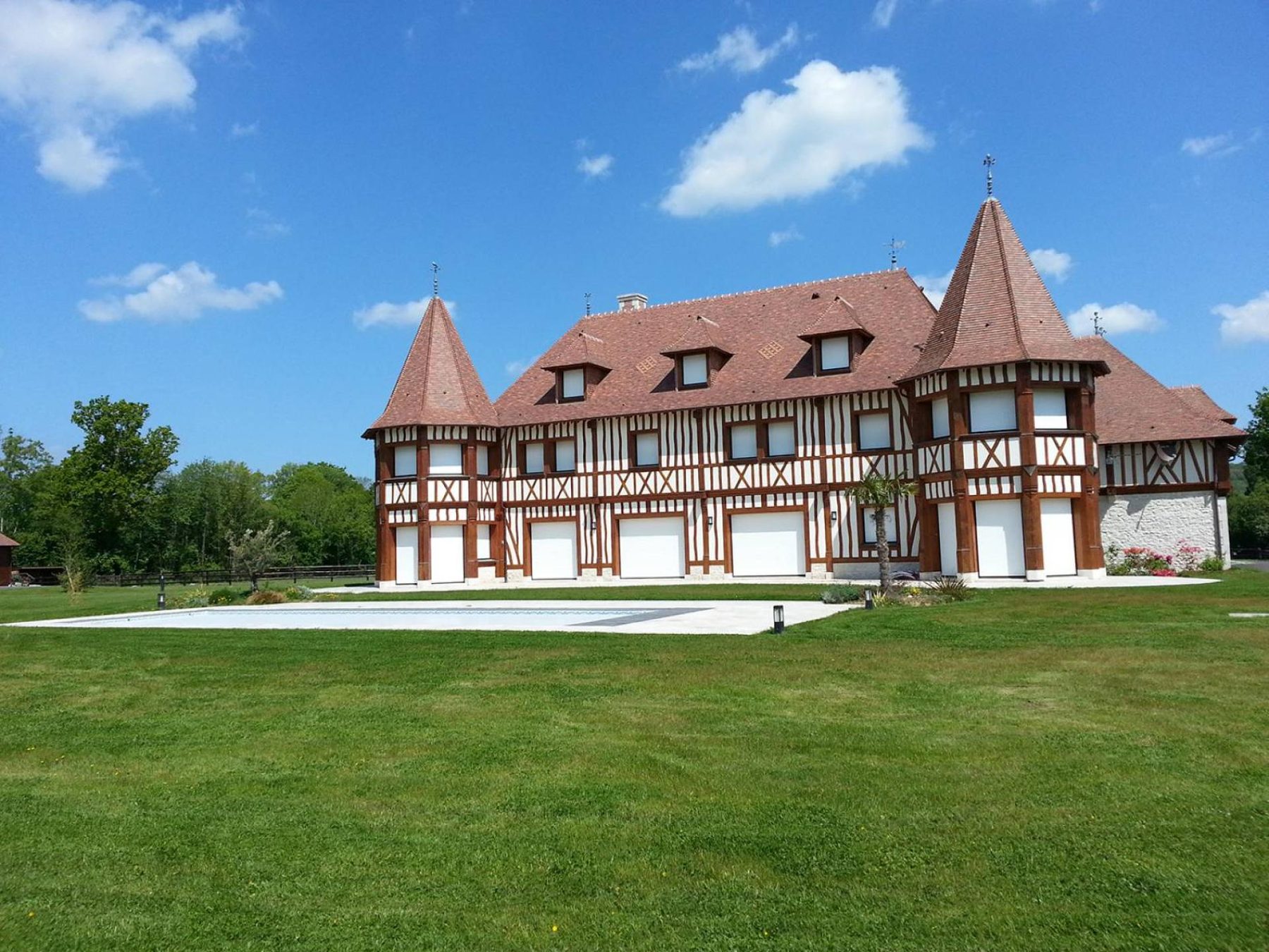Une maison dans le paysage normand.